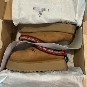 NWT Ugg Tazz Platform Slippers
